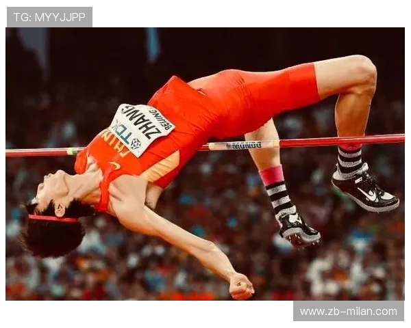 跳高选手在极限压线时完成漂亮过杆