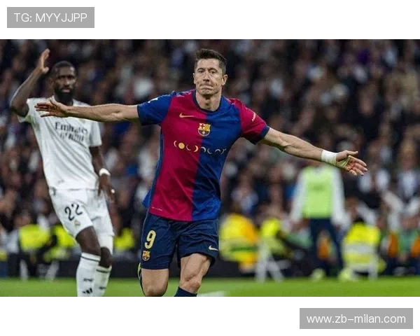 巴萨直塞穿透防线，莱万门前近点补射入网